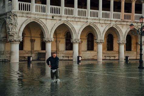 venice acqua alta survival